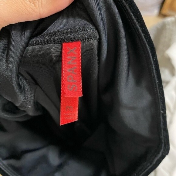 Spanx Ready to Wow Velvet Leggings - Picture 4 of 5